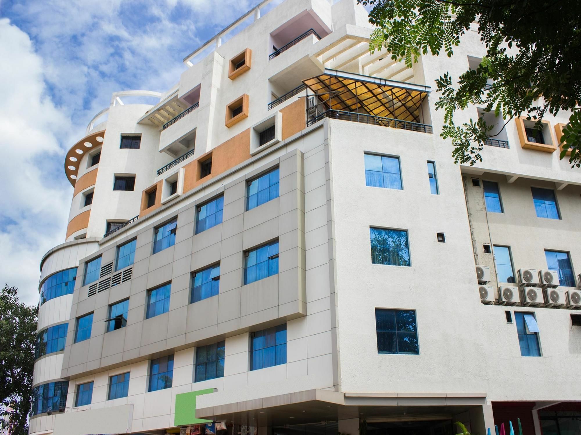 Hotel Treebo Trend Orient Grand Nagpur Zewnętrze zdjęcie